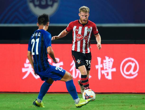 启刚的注视 启刚的注视